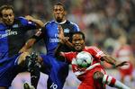 Bayern Münchens Ze Roberto (th) havde en afgørende fod med i holdets første scoring mod HSV. 