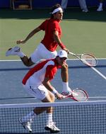 Roger Federer (øverst) vandt OL-doublen sammen med  Stanilas Wawrinka. 