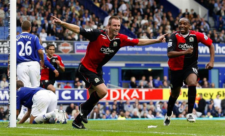 Blackburns Andre Ooijer jubler efter at have scoret sejrsmålet til 3-2 mod Everton i kampens sidste minut. 