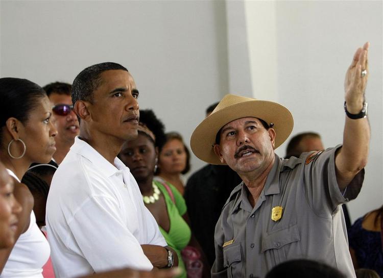 Demokraternes præsidentkandidat, Barack Obama, besøgte i går USS Arizona Memorial i Pearl Harbor, Hawaii. 