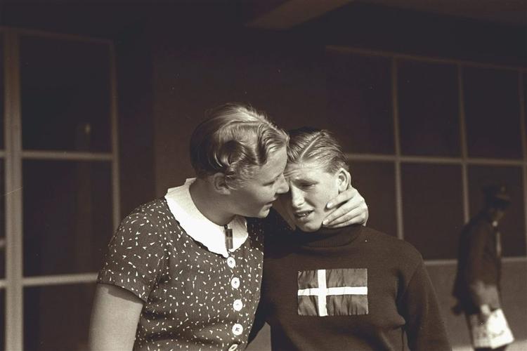 Som 15-årig vandt Ragnhild Hveger OL-sølv i Berlin, men hun fik ikke lejlighed for OL-deltagelse i hverken 1940 eller 1944. 