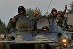 Russiske soldater kører mod byen Senaki ved den Abkasiske grænse i det vestlige Georgien, søndag 17. august. 