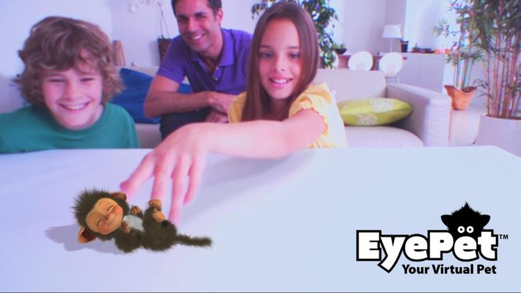 Næste udgave af kameraspillene EyeToy går på at lege med et virtuelt kæledyr på skærmen. 