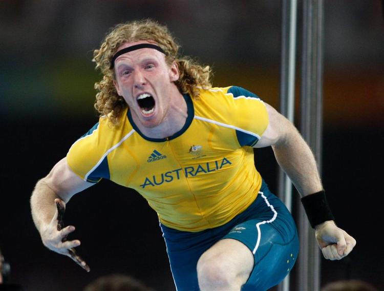 Steve Hooker sikrede OL-guldet med et spring på 5.90 meter. 