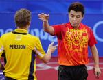 Wang Hao (th.) er i OL-finalen, hvor han møder Ma Lin, efter sin 4-1-sejr over Jörgen Persson. 