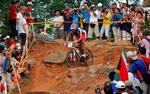 Julien Absalon fra Frankrig (billedet) vinder guld i mountainbike. Danske Jakob Fuglsang gik kold undervejs. 