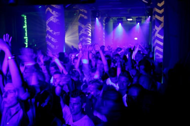 Det er let at få fat på stoffer ved bl.a.  techno-fester. Arkivfoto 