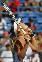 En jublende Caroline Wozniacki efter sejren over verdens nr. 11 Anna Chakvetadze. 