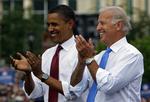 Barack Obama (rødt slips) og Joseph Biden (blåt slips) skal nu sammen forsøge at slå John McCain, og en endnu ukendt medkandidat, i kampen om præsidentposten. 