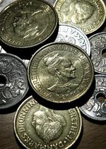 Almindelige bankkunder med aktier i egen bank har mistet formuer. 