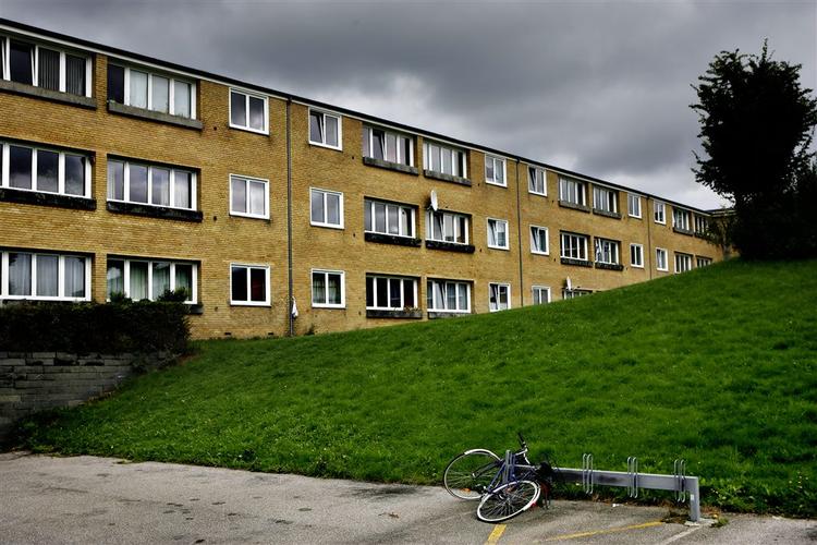 De udsatte er blevet fattigere og svagere, mener KL, som skyder bolden tilbage til regeringen, når det handler om årsagerne til at flere sættes på gaden. Her er det Tingbjerg, et af Københavns sociale boligkvarterer. 
