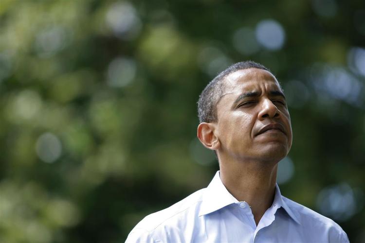 Verden skal lægge pres på Iran for at få landet til at stoppe sit atomprogram, mener Barack Obama. 