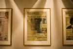 Forsider i dette format kan ikke længere opleves på Jyllands-Posten, som nu udkommer i tabloid-formatet. Arkivfoto. 