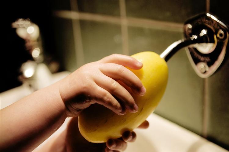 For dårlig rengøring og for ringe håndvask får børneorm til at sprede sig, så cirka hver fjerde familie bliver ramt. 