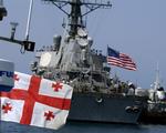Den missilbevæbnede destroyer 'USS McFaul' i det vestlige Georgien 24. august. Fartøjet er nu på vej mod havnen i Poti, som er under russisk bevogtning. 