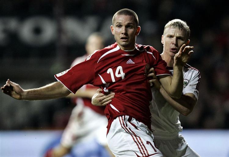Den danske landholdsspiller Leon Andreasen skifter fra Werder Bremen til Fulham i en handel til ca. 32 millioner kroner. 