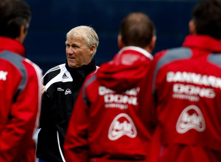 Morten Olsens utilfredshed med Divisionsforeningen kan tyde på, at han har FC Midtjylland-spillere i tankerne til nogle af de otte ledige pladser i truppen. 