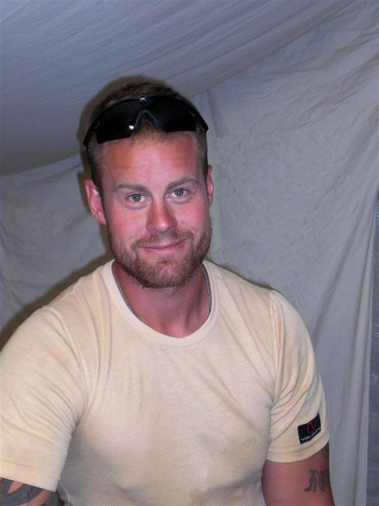 Henrik Christian Christiansen døde mandag, efter at hans lastbil kørte på en slags vejsidebombe i Afghanistan. 