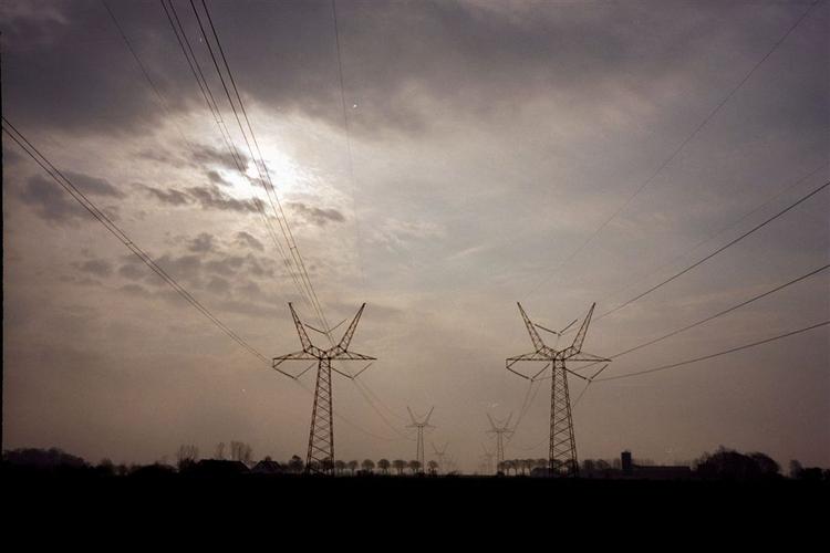 Prisen for at købe klimavenlig strøm er en merudgift på 20 kroner per måned for en gennemsnitsfamilie ved køb af Ren Energi, mens merprisen for CO2-Fri strøm ligger mellem 35 og 40 kroner. 