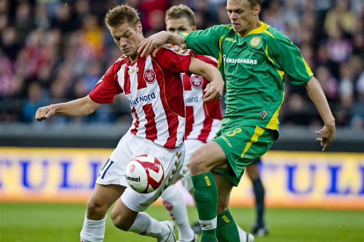 Kasper Risgård havde en kæmpe chance kort efter pausen, men kunne senere glæde sig over Caca og Curths scoringer. 