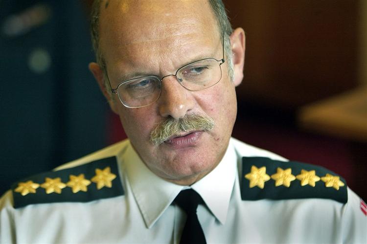 Tidligere forsvarschef Jesper Helsø får en halv million kroner resten af livet, skriver Ekstra Bladet. 