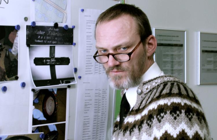 Ingvar E. Sigurðsson som kriminalkommisær Erlendur i den interessante nordiske krimi 'Jar City'. Foto fra filmen. 