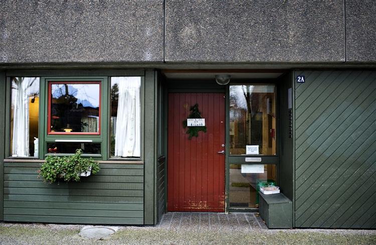 Når bulldozerne jævner disse bygninger med jorden, fjerner den samtidig bostedet Tokantens problemer, mener Landsforeningen LEV. 