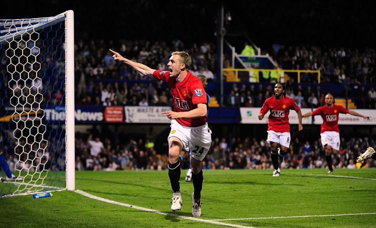 AaB håber på at komme i pulje med et af de helt store internationale stjernehold. Her ses Manchester United i aktion i weekendens opgør mod Portsmouth. Arkivfoto. 