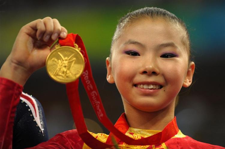 Også under OL kom der sager op om gymnastikpigernes alder. Det var dog den omvendte situation, som handlede om, hvorvidt Kinas guldvinder He Kexin kun var 14 år og ikke de krævede 16 år. 