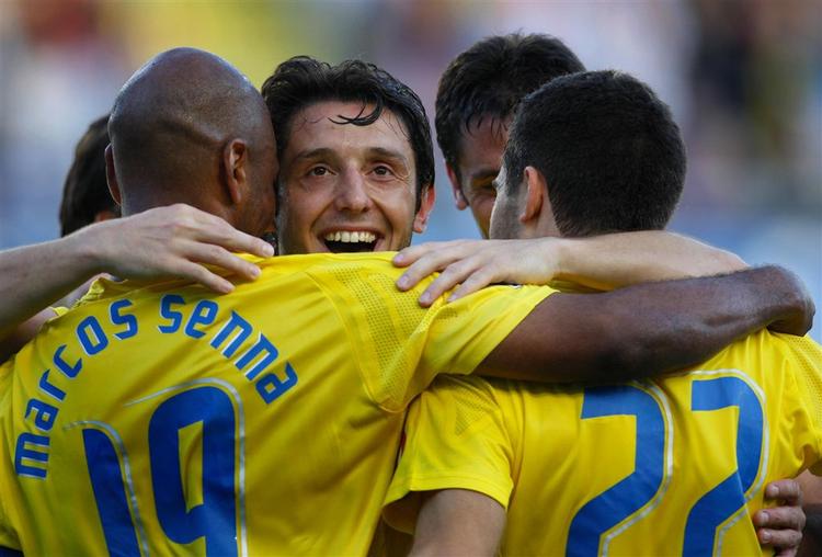 Tyrkeren Nihat  Kavechi (i midten) og anføreren Marcos Senna er to af Villarreal-træner Pellegrinis nøglespillere. 