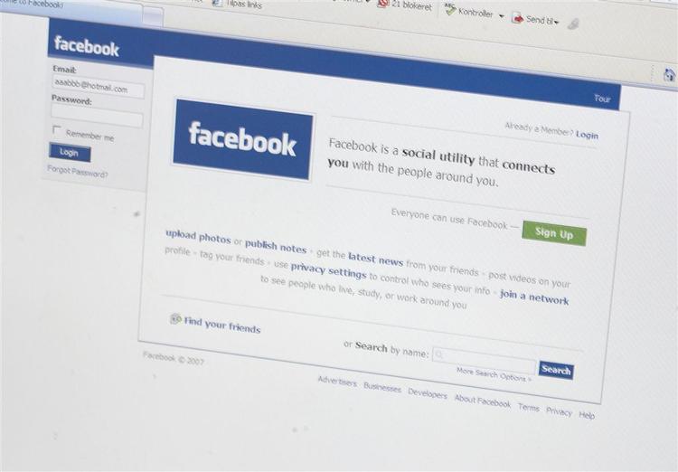 Facebook har ifølge netværket selv rundet 100 mio. brugere. Sikkerhedsproblemerne på Facebook findes i princippet også hos Youtube. 