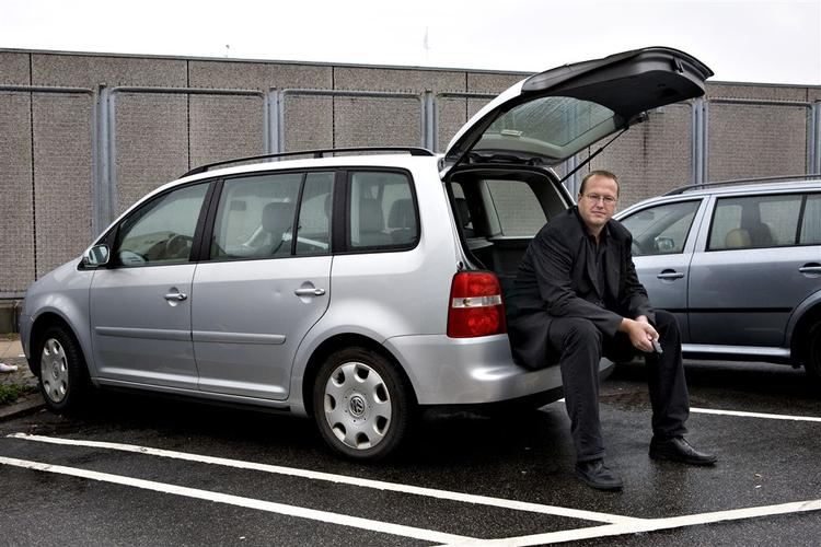 DIESELKOKS. For mange sodaflejringer i udstødningen betød, at Søren Bergs fire år gamle VW Touran ikke blev godkendt i første omgang. Dieselbilister bør nu og da droppe den økonommiske kørestil. Motor og udstødning har godt af, at der bliver givet gas nu og da. 