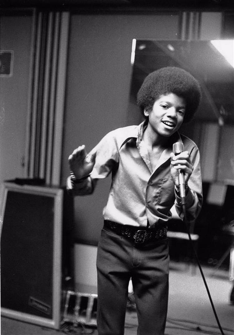Michael Jackson i 1972, 13 år gammel. Her fotograferet i hjemmet i Encino i Californien. 