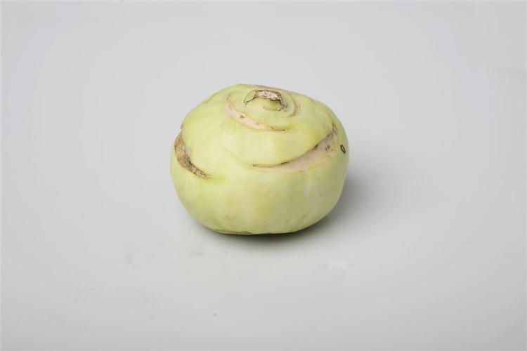 OVERJORDISK. Glaskålen kan godt forveksles med kålrabi, og det bliver ikke lettere af, at den hedder kohlrabi på engelsk. Mens kålrabien gror under jorden, som de fleste rodfrugter, gror glaskålen over. Glaskålen kan kendes på sine 'ar', som kålrabien ikke har. 