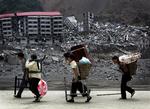 Befolkningen i Sichuan-provinsen var i gang med at komme sig oven på jordskælvet i maj måned (billedet), da området endnu engang blev ramt af et jordskælv. 