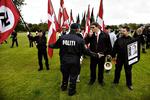 Metoderne er blevet hårdere, når det yderste højre og venstre støder sammen. Her holder politiet nynazister med Jonni Hansen i spidsen på afstand af en autonom moddemonstration. Arkivfoto: Thomas Borberg 