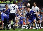 Chelsea-anfører John Terry (til højre) i aktion mod Tottenham. 
