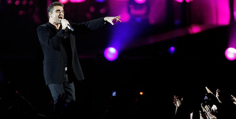 Farvel og tak. Der var for lidt afskedslir i løbet af George Michaels afskedskoncert i Parken. 