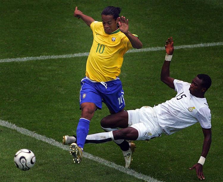 Brasilien slog Ghana 3-0 ved VM i Tyskland for to år siden. En ghanesisk spiller bekræfter, at han blev opsøgt af bagmænd, men han afviser at have taget imod bestikkelse. 