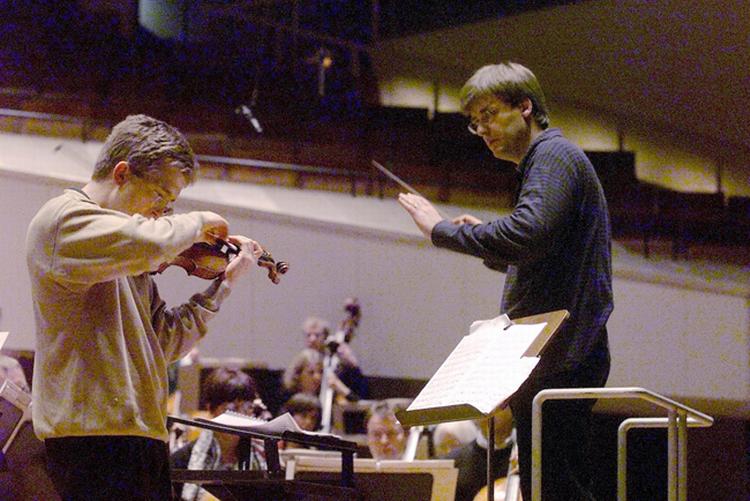 Violinisten Christian Tetzlaff har et iskoldt overblik og en varm intonation, der gør ham til et trækplaster i sig selv. 