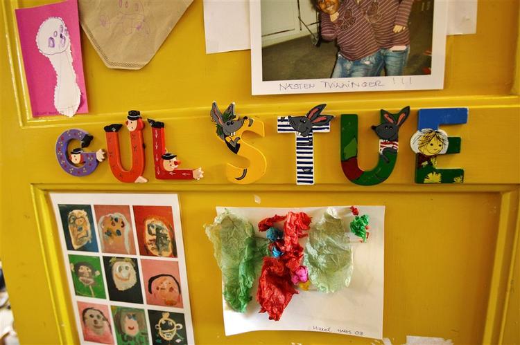 Socialdemokraterne vil med tvang sikre, at børn med dårlige danskkundskaber kommer i vuggestue, så de kan blive stimuleret til at tale et bedre dansk. 