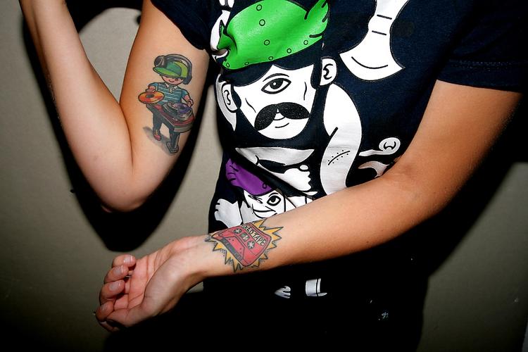 BETYDNINGSFULD. Le Gammeltoft fandt inspiration i fortiden og arbejdet som dj, da hun skulle have en tatovering. 