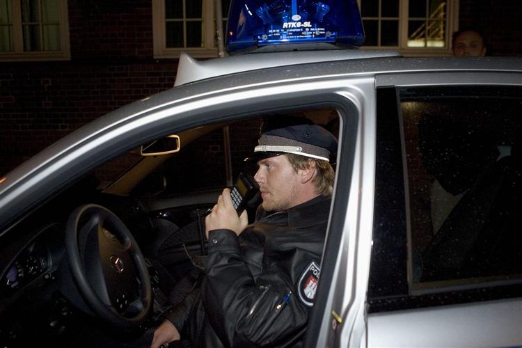 Politiet måtte slå ruderne ind i varebilen, inden de fik overmandet de danske tvillinger. (Arkivfoto) 