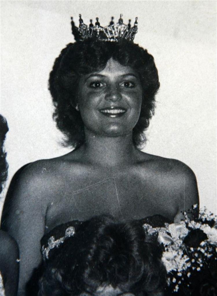 Så vidt vides er dette det mest nøgne, ægte billede, der findes af Palin på det dersens internet. Men det afholder ikke det googlende folk fra at prøve lykken med søgninger efter nøgenbilleder. Arkivfoto fra 1984, da Sarah Palin vandt den lokale skønhedskonkurrence Miss Wasilla 