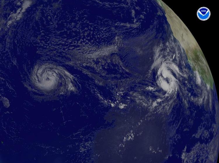 Satellit-foto af Ike (t.v.) og Hannah (t.h.) 