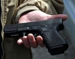 Det er kun få britiske betjente, der bærer våben. Men Tony Blairs bodyguard gik med en Glock-pistol - også i sin fritid. 