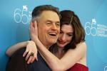Anne Hathaway (th) leverer overrumplende Oscarpotentiale i rollen som den labile, sarkastiske og sårbare Kym i Jonathan Demmes 'Rachel getting married'. 