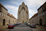 Grundtvigs grandiose kirke er blandt de bygningsværker fra efterkrigstiden, som man bør se. 