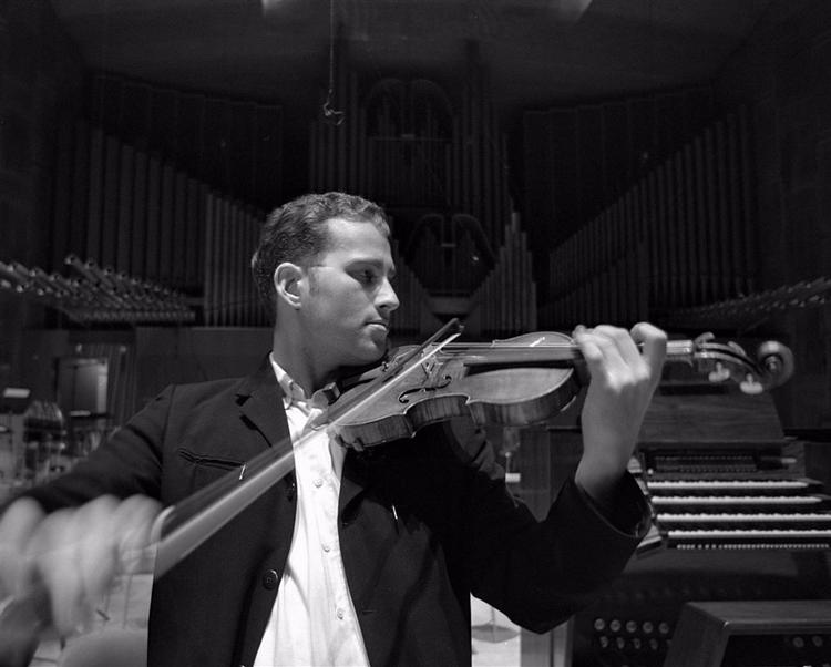 Znaider fik barokmusikken til at lette sammen med husensemblets nye førsteviolinist, Erik Heide, på hver deres solostemme i den langsomme andensats af Bachs koncert for to violiner i d-mol. 
