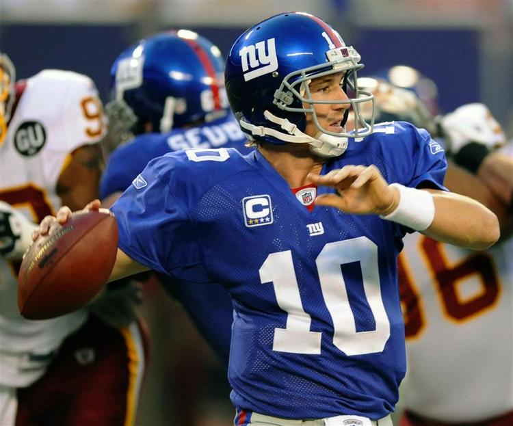 New York Giants quarterback Eli Manning gør klar til kast. 